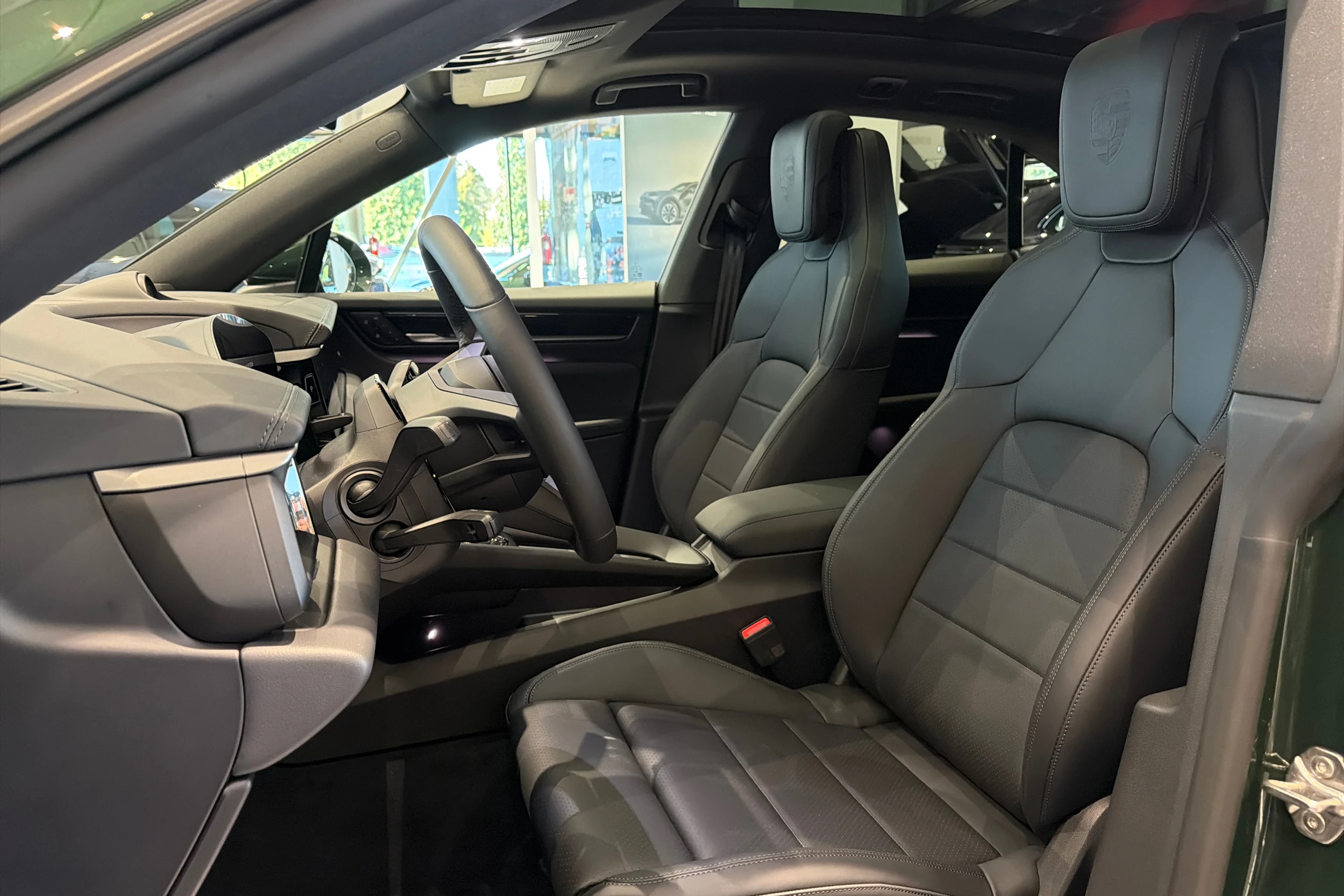 vihreä Porsche Macan 2026 kuva 9.