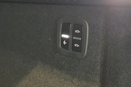 vihreä Porsche Macan 2026 kuva 12.