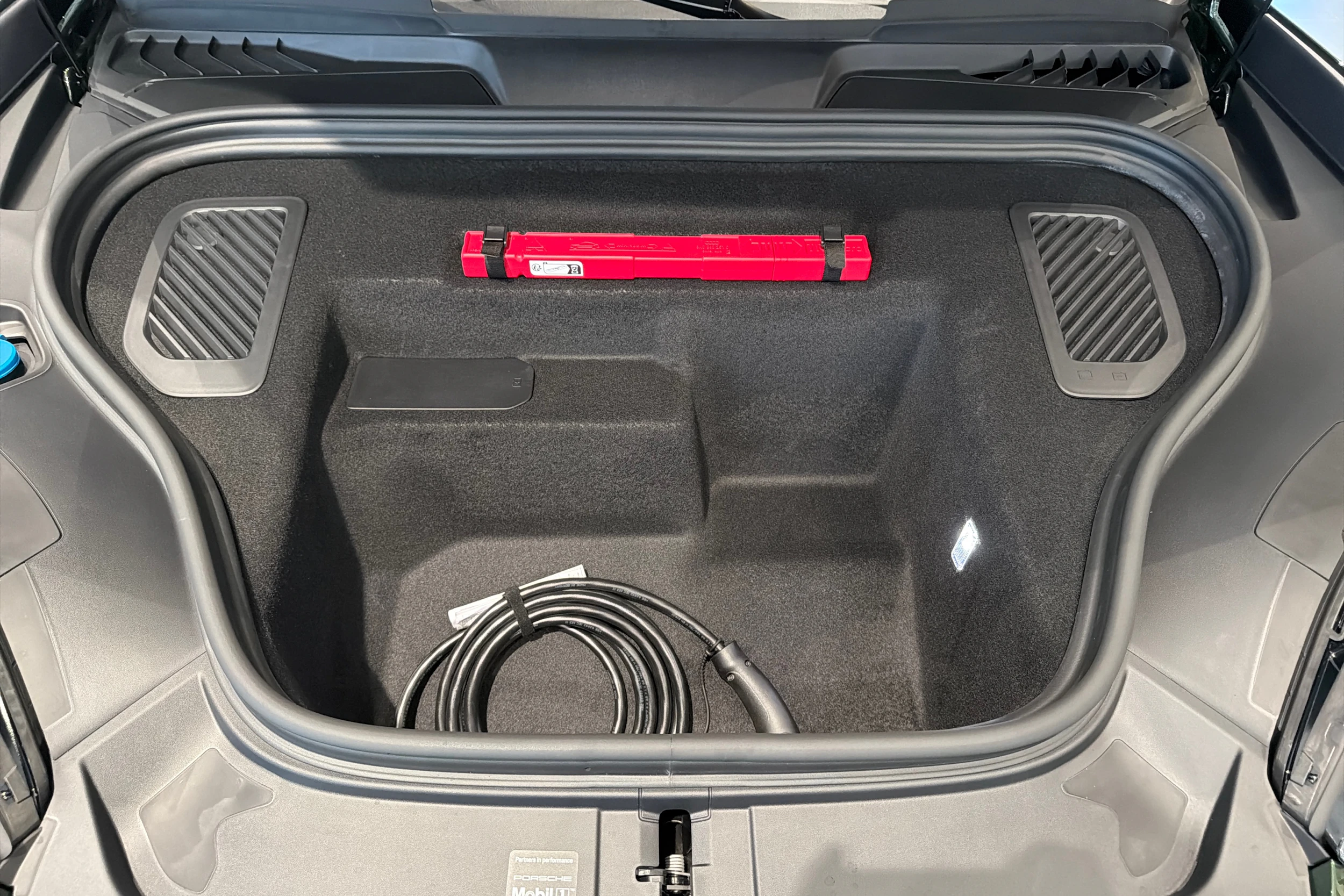 vihreä Porsche Macan 2026 kuva 15.