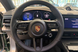 vihreä Porsche Macan 2026 kuva 16.