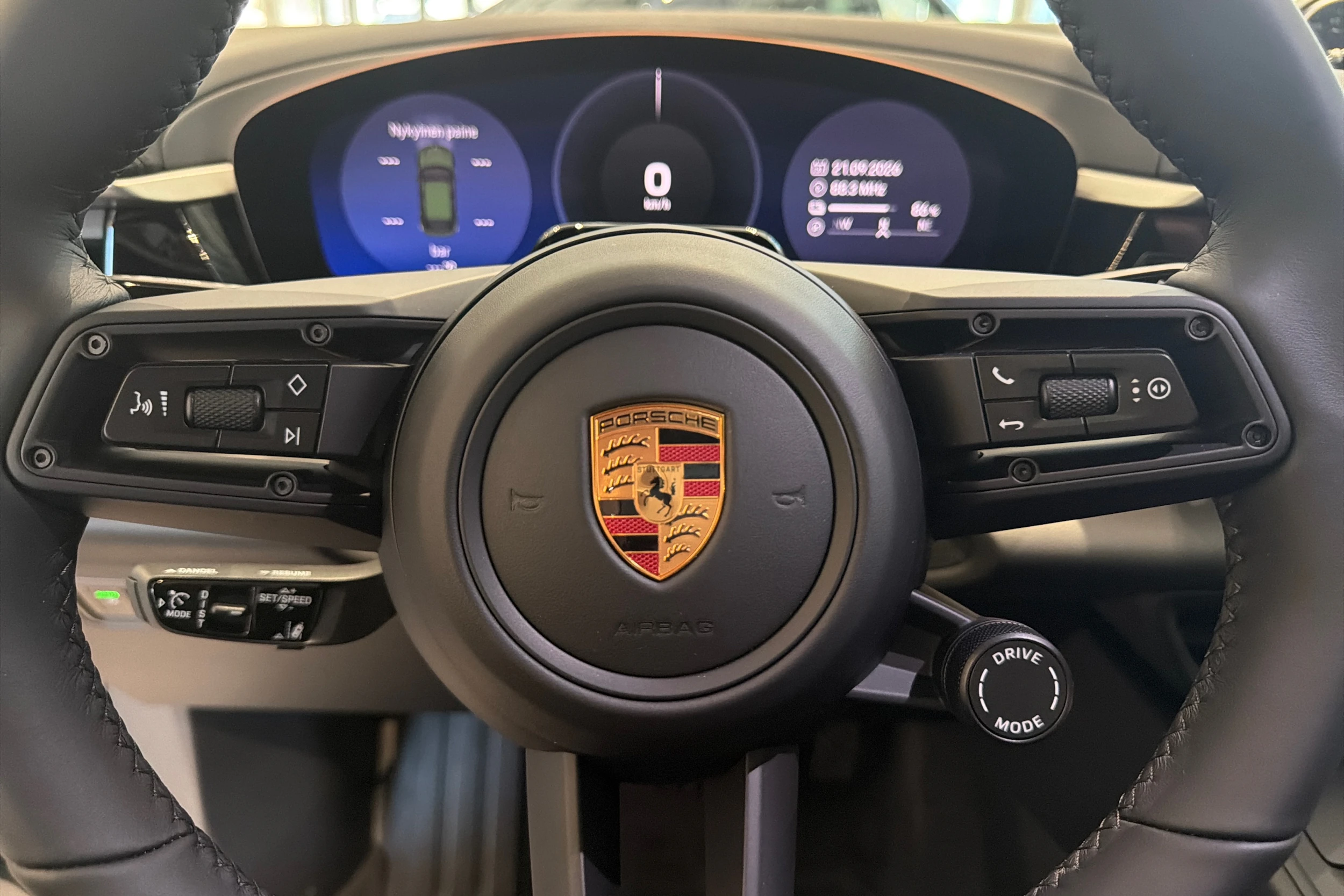 vihreä Porsche Macan 2026 kuva 17.