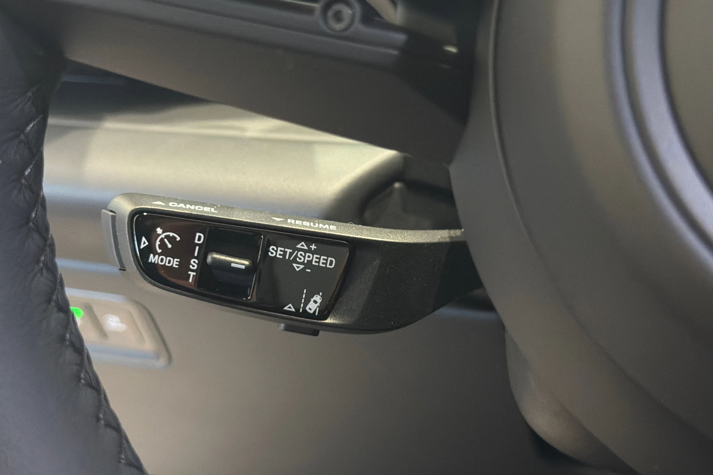 vihreä Porsche Macan 2026 kuva 19.