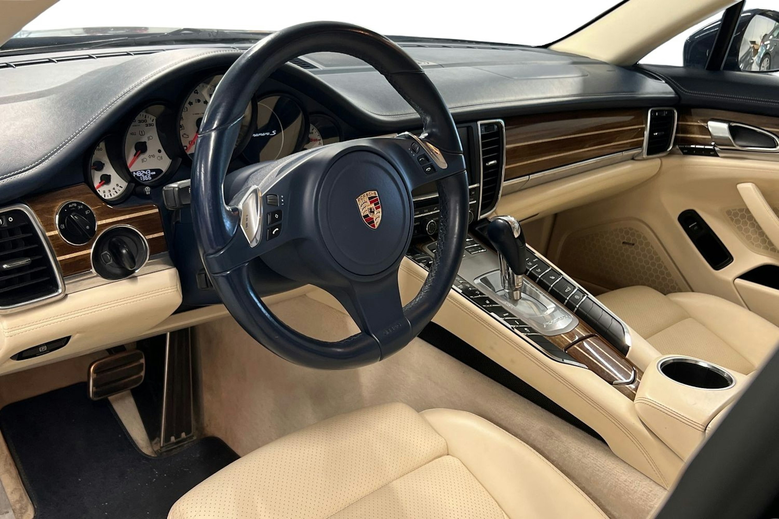 Sininen Porsche Panamera 2009 kuva 3.