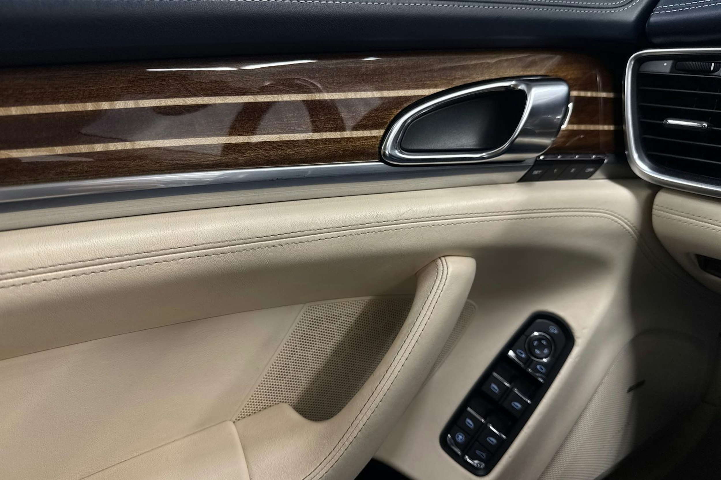 Sininen Porsche Panamera 2010 kuva 18.
