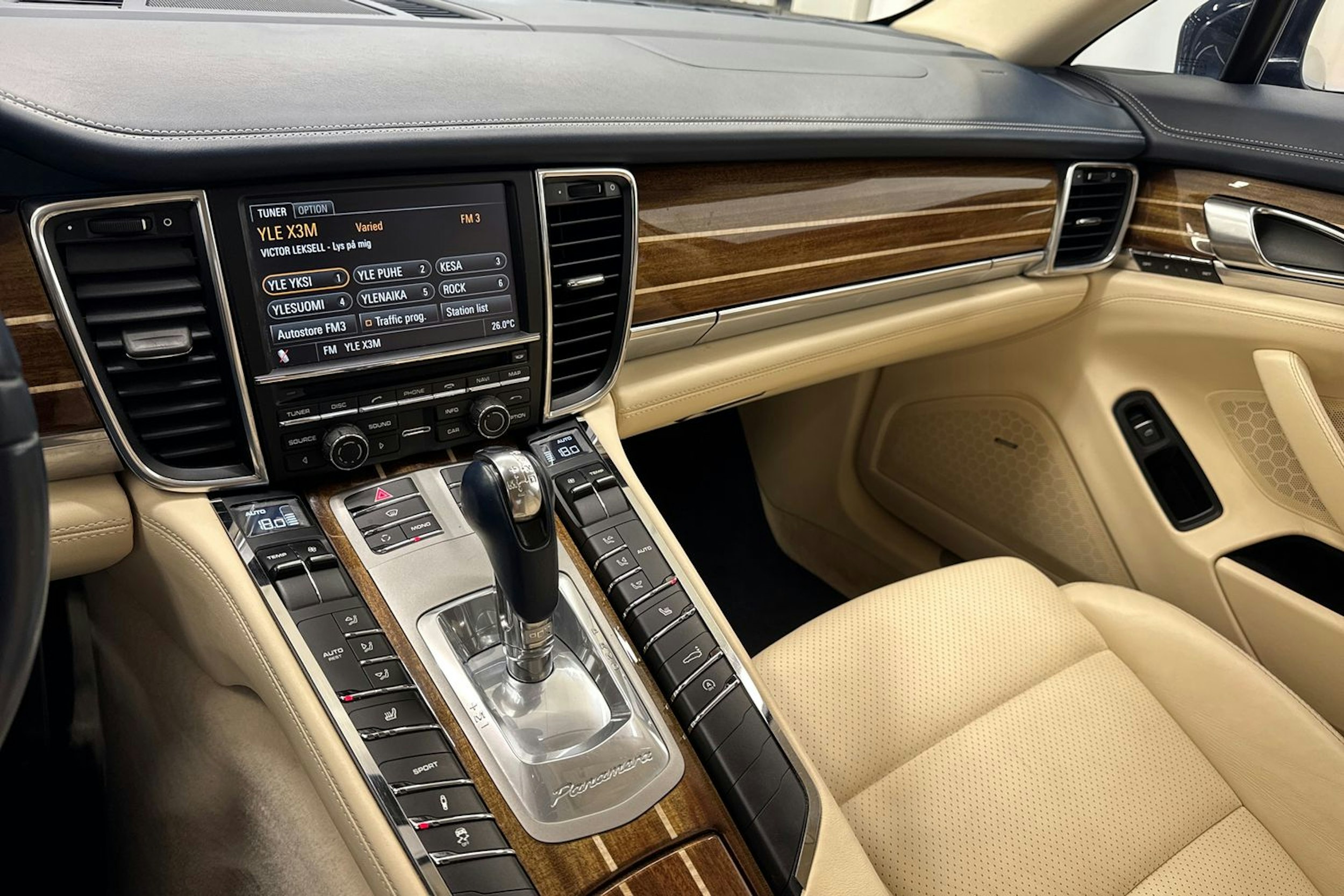 Sininen Porsche Panamera 2010 kuva 23.