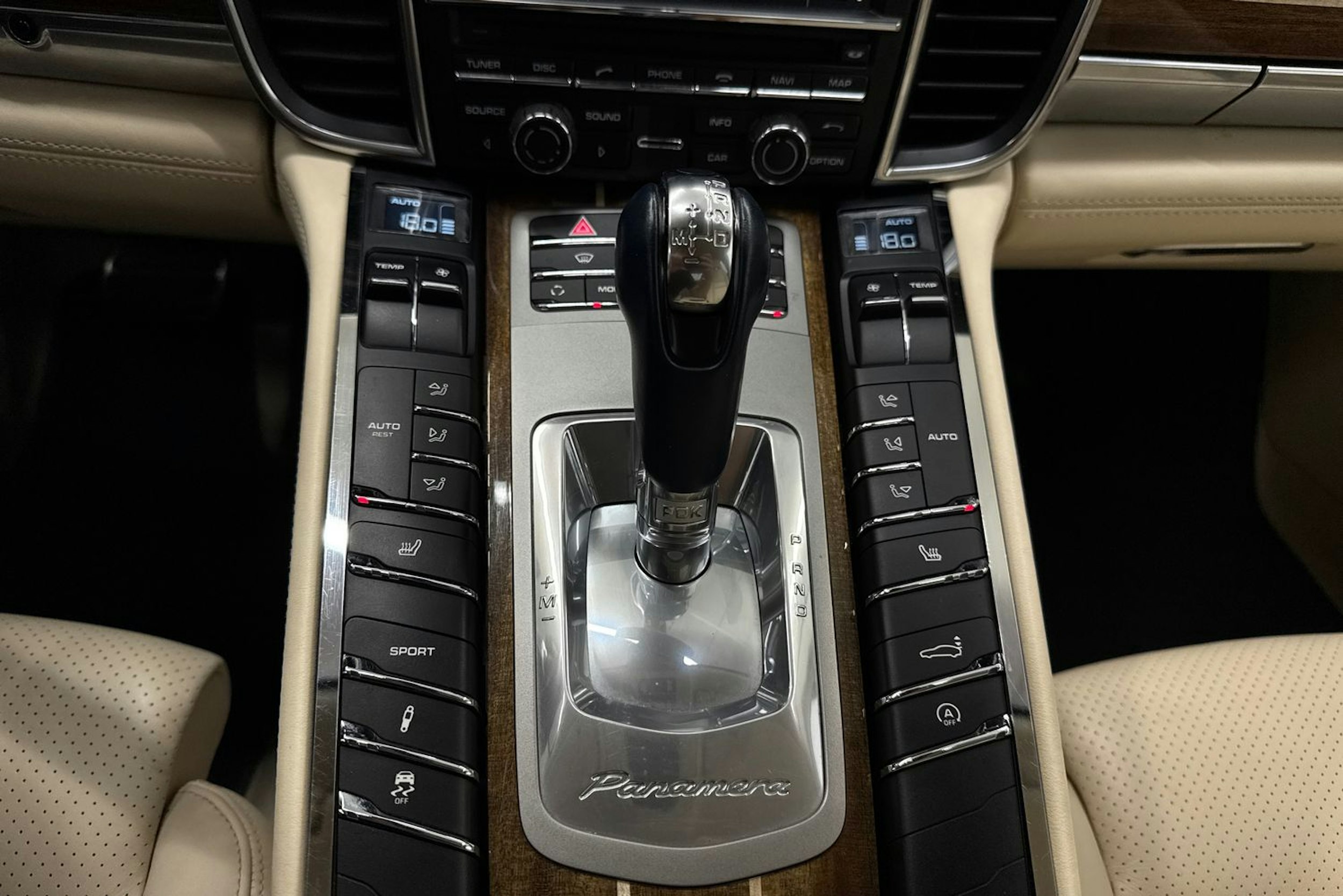 Sininen Porsche Panamera 2010 kuva 31.