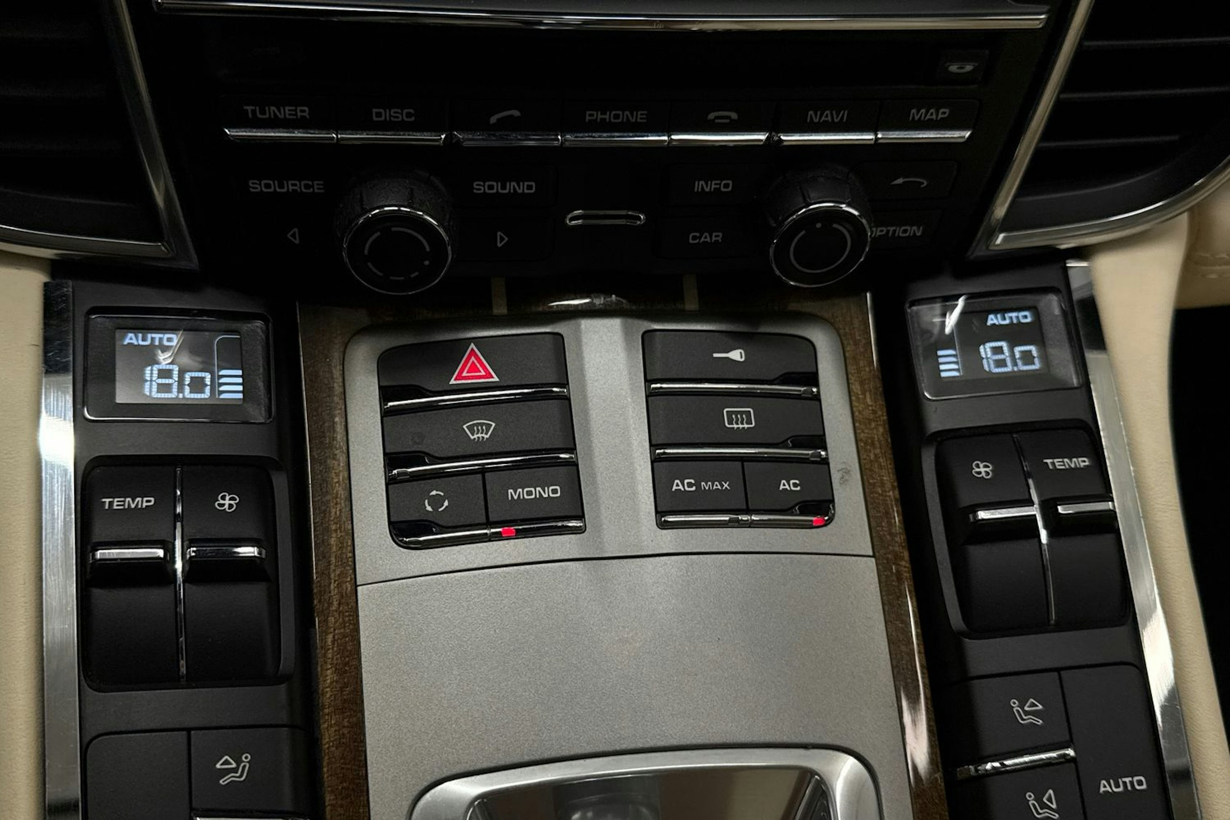 Sininen Porsche Panamera 2010 kuva 32.