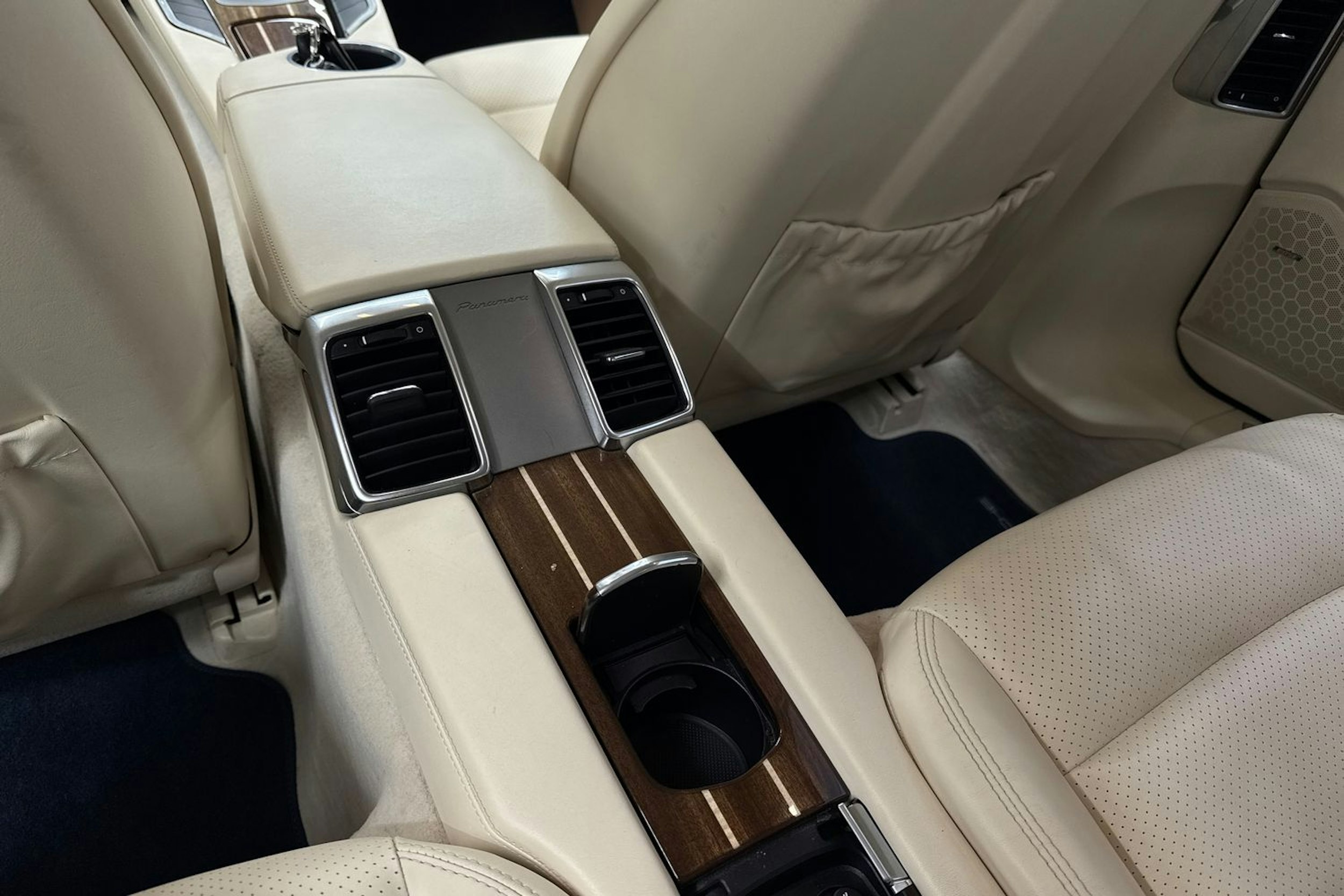 Sininen Porsche Panamera 2010 kuva 36.