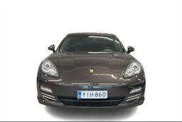 Harmaa Porsche Panamera 2012 kuva 4.