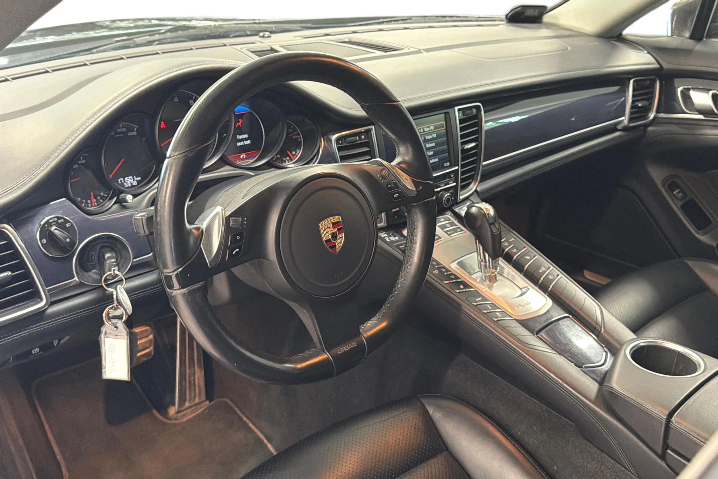 Harmaa Porsche Panamera 2012 kuva 6.