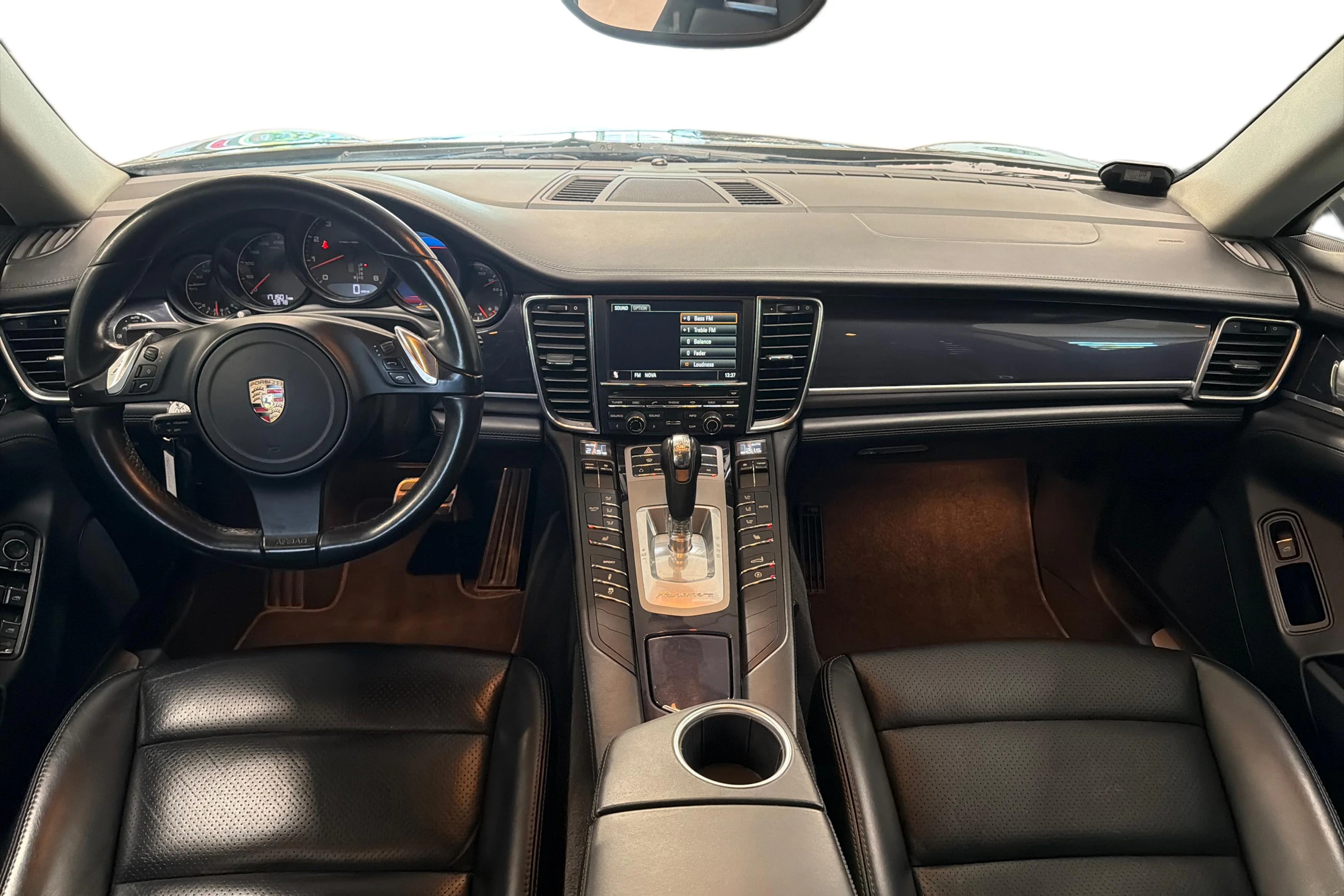 Harmaa Porsche Panamera 2012 kuva 7.