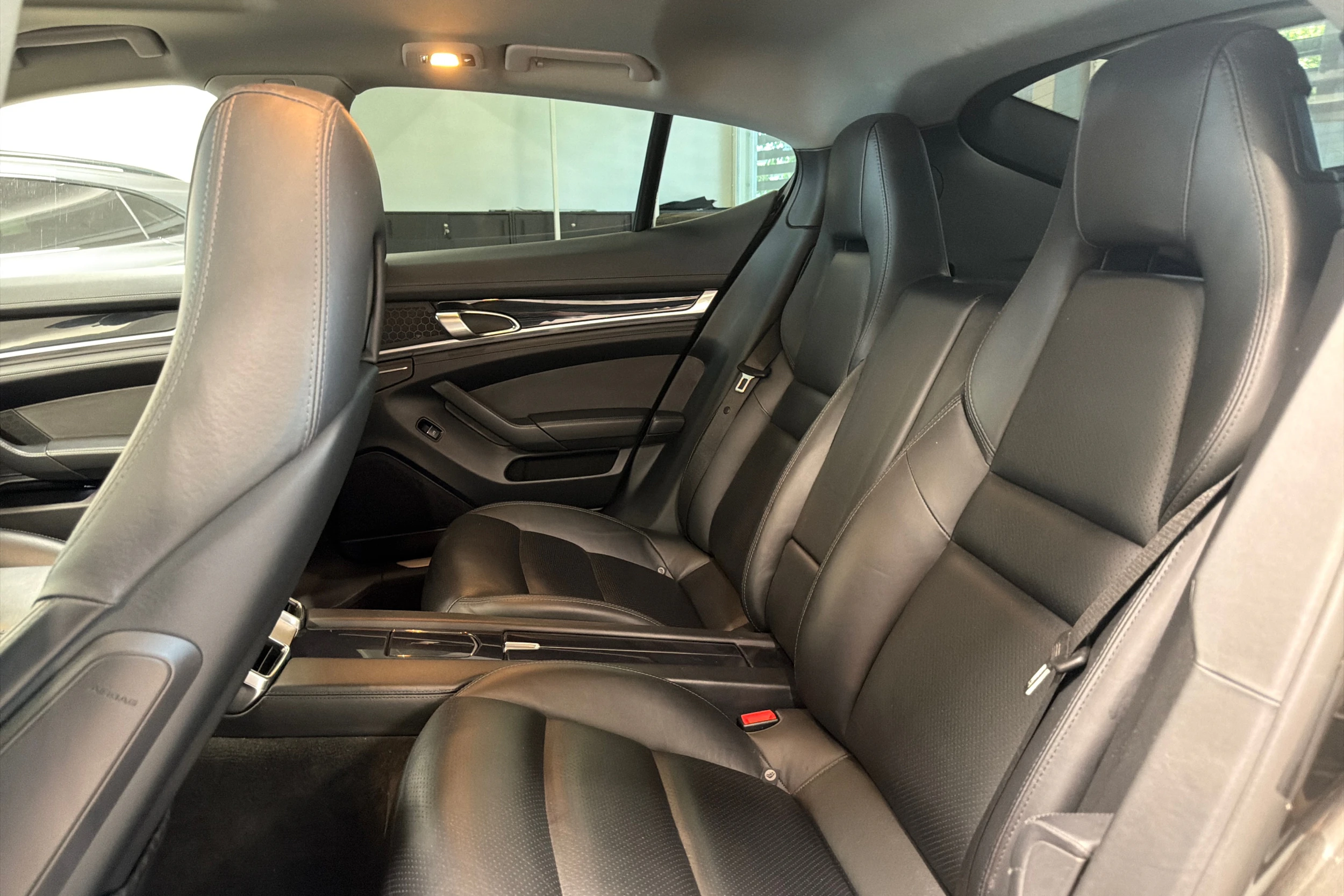 Harmaa Porsche Panamera 2012 kuva 10.