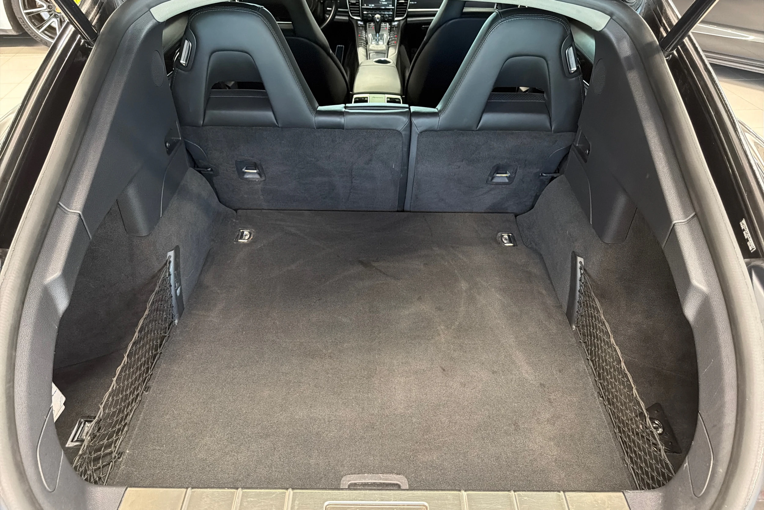 Harmaa Porsche Panamera 2012 kuva 11.
