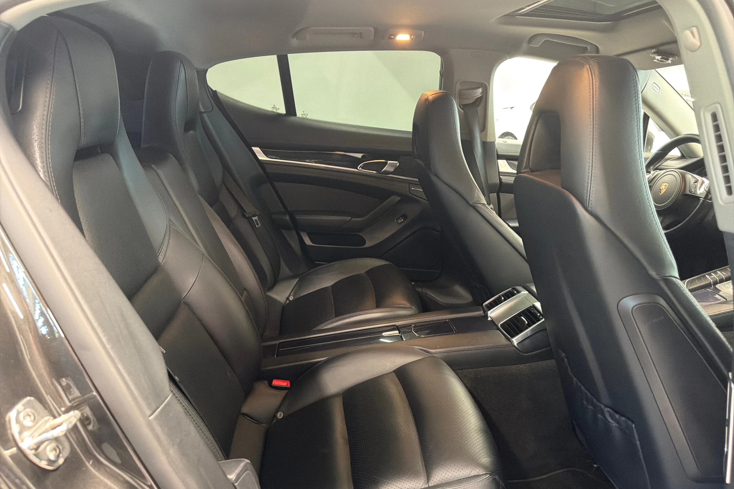 Harmaa Porsche Panamera 2012 kuva 13.
