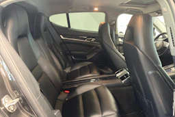 Harmaa Porsche Panamera 2012 kuva 13.