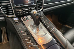 Harmaa Porsche Panamera 2012 kuva 18.