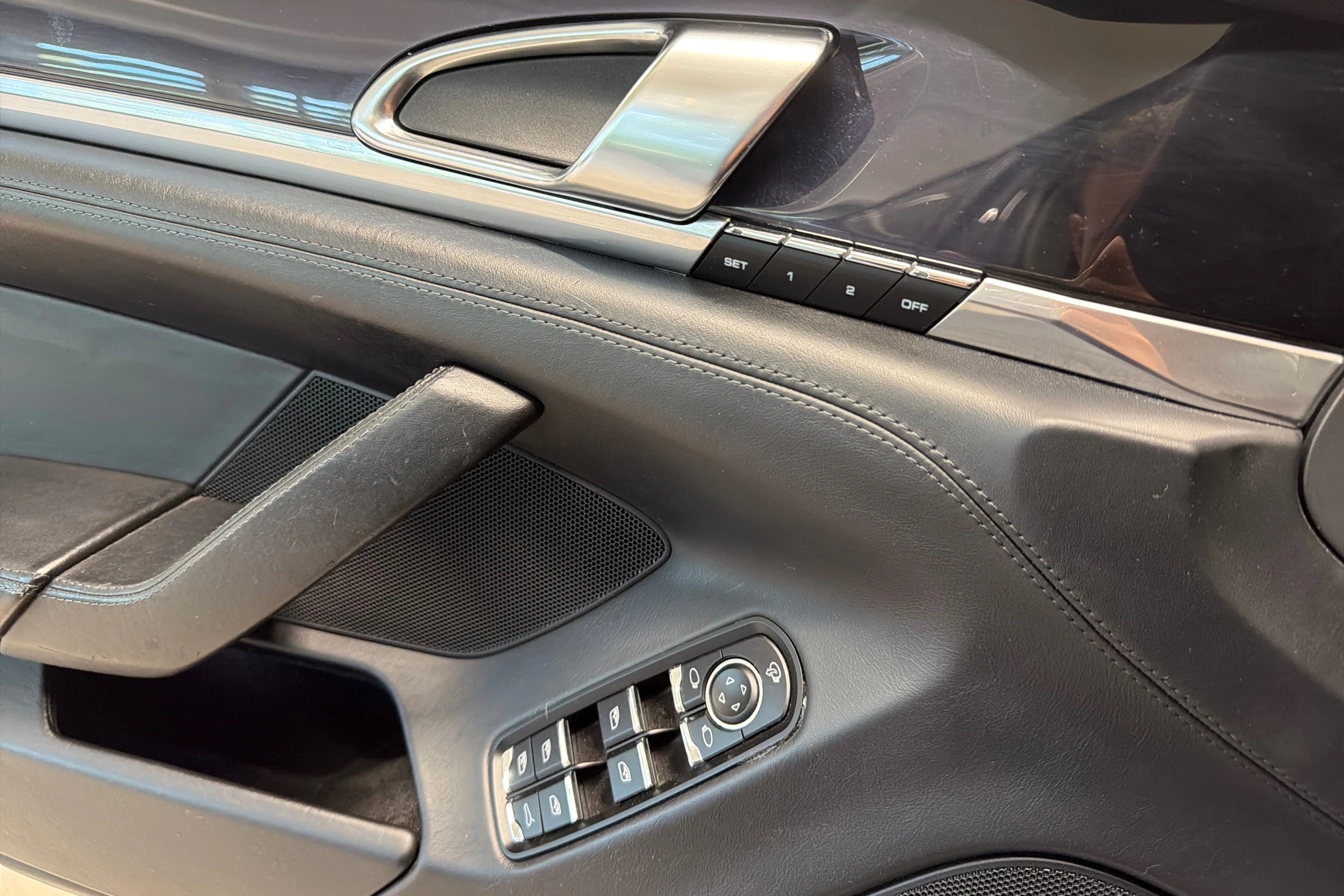 Harmaa Porsche Panamera 2012 kuva 21.