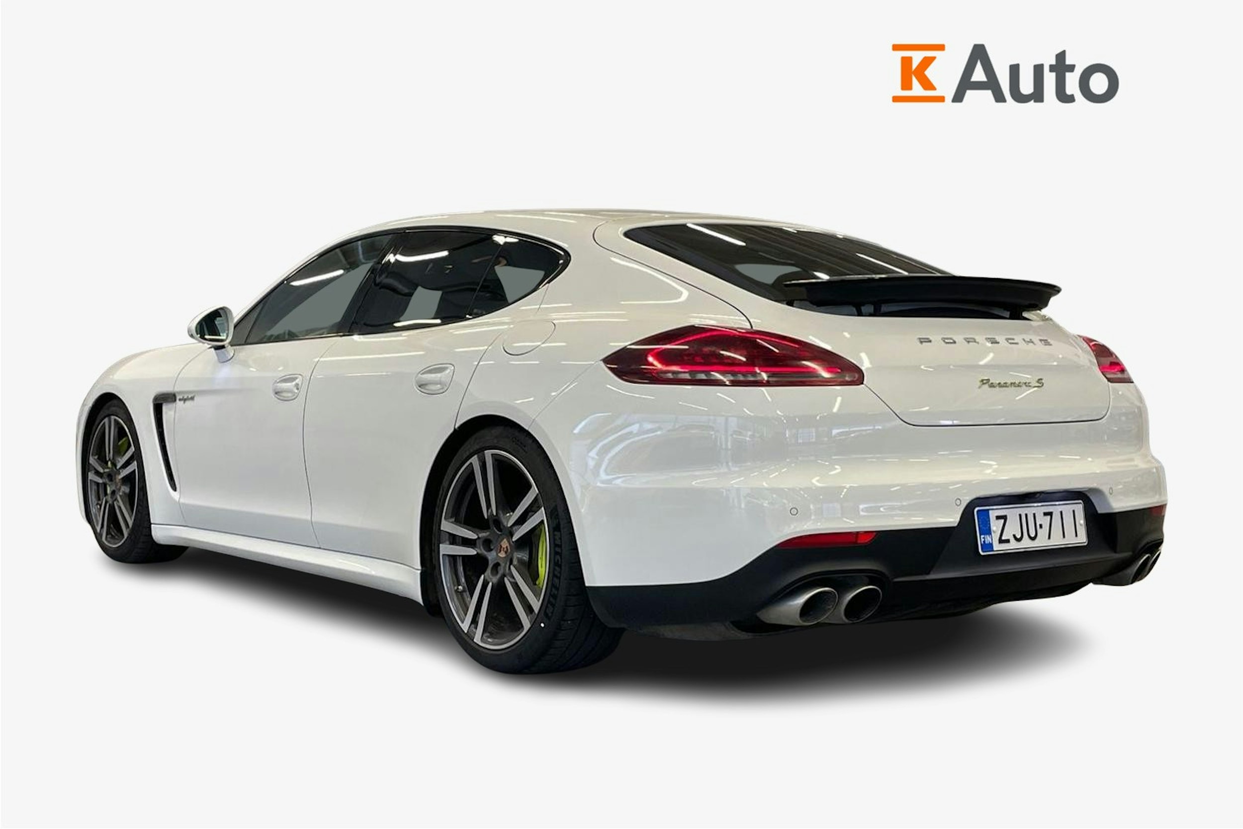valkoinen Porsche Panamera 2013 kuva 2.