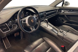 valkoinen Porsche Panamera 2013 kuva 3.