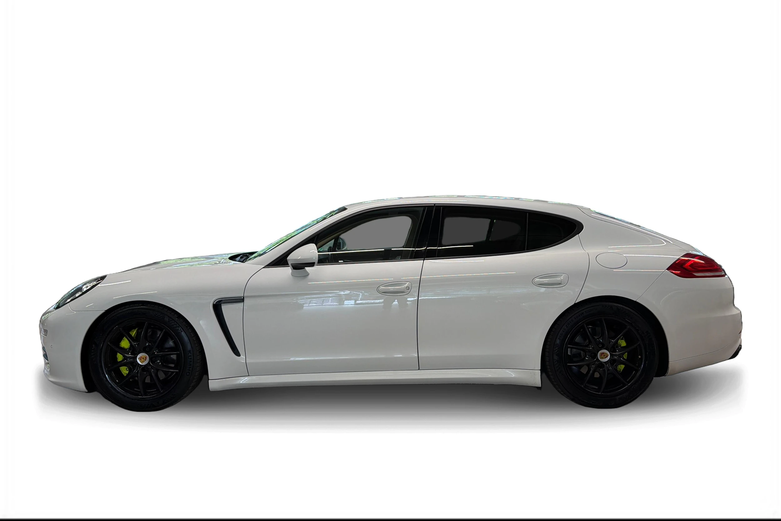 Valkoinen Porsche Panamera 2014 kuva 6.