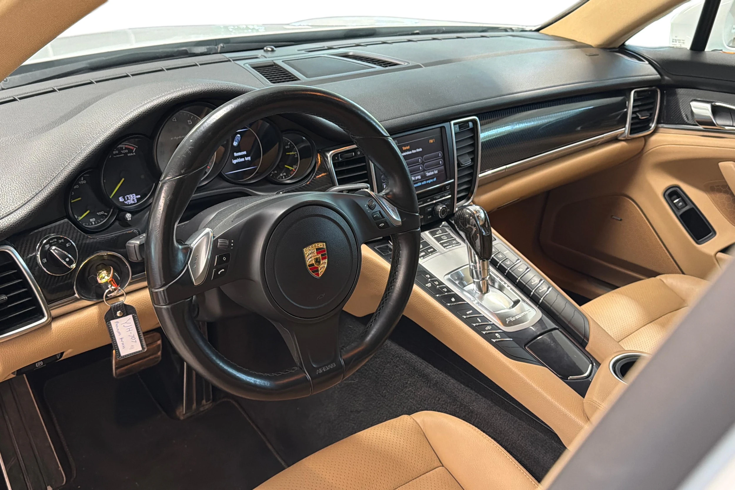 Valkoinen Porsche Panamera 2014 kuva 7.