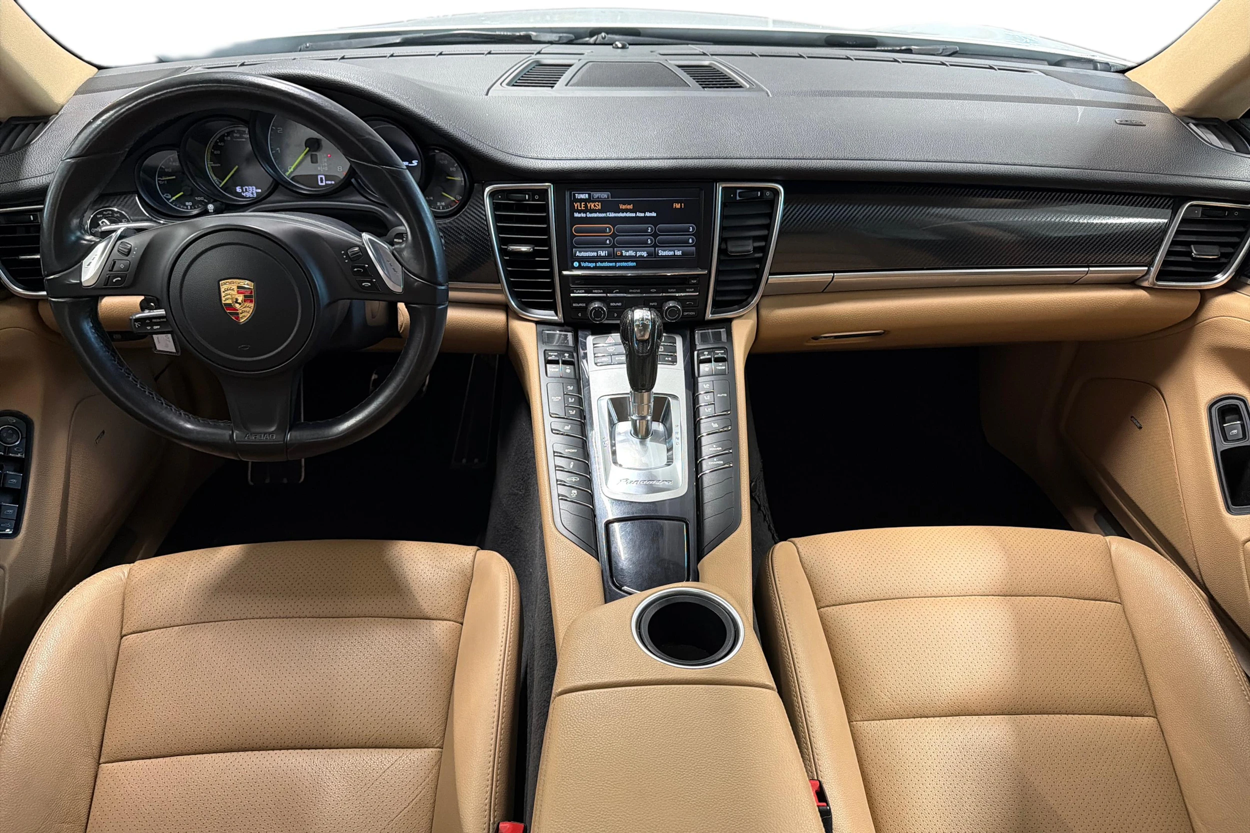 Valkoinen Porsche Panamera 2014 kuva 8.