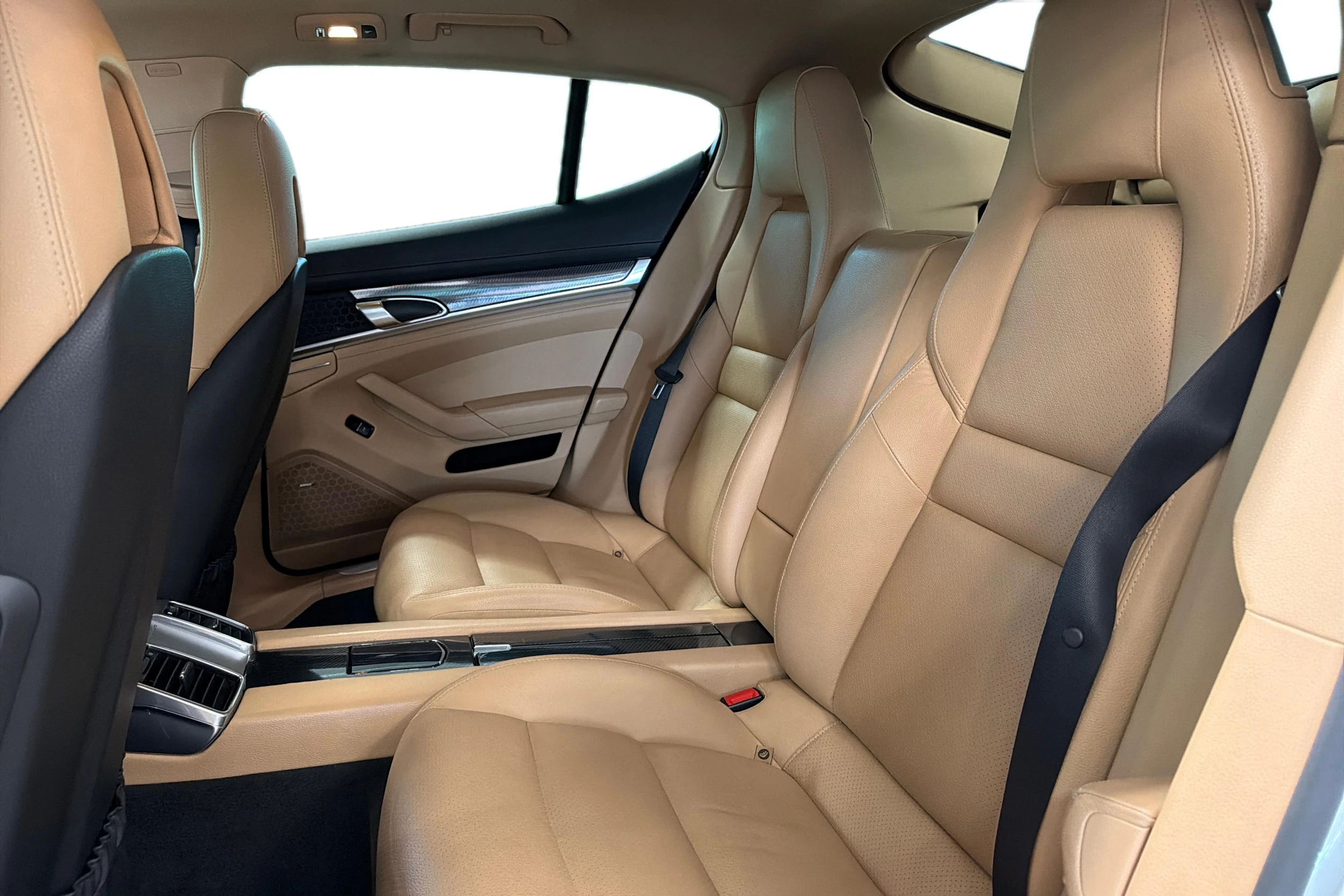 Valkoinen Porsche Panamera 2014 kuva 9.