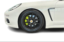 Valkoinen Porsche Panamera 2014 kuva 10.
