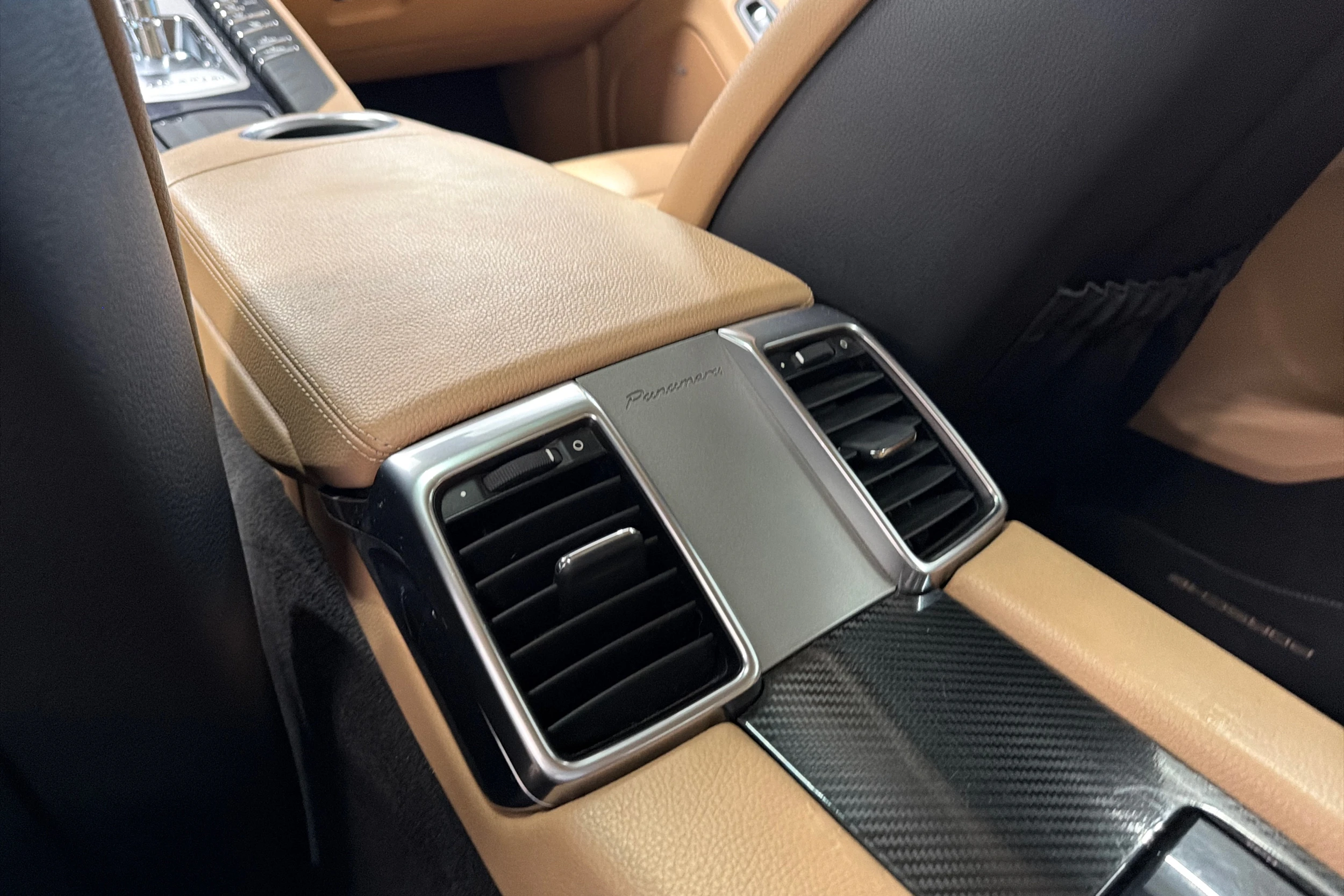 Valkoinen Porsche Panamera 2014 kuva 17.