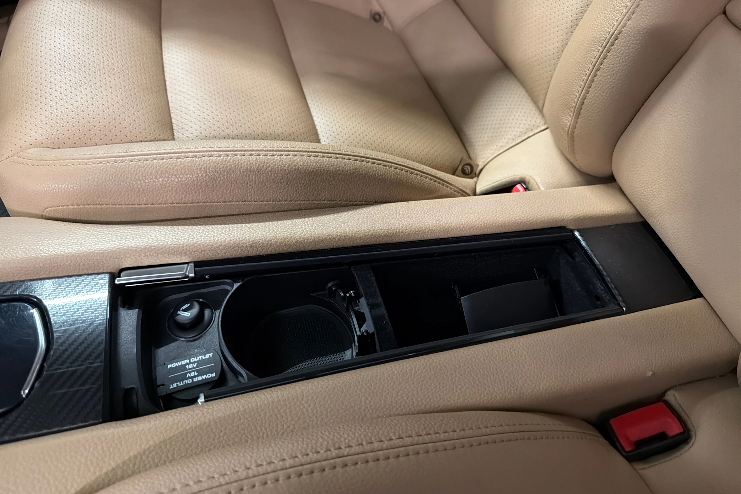 Valkoinen Porsche Panamera 2014 kuva 18.