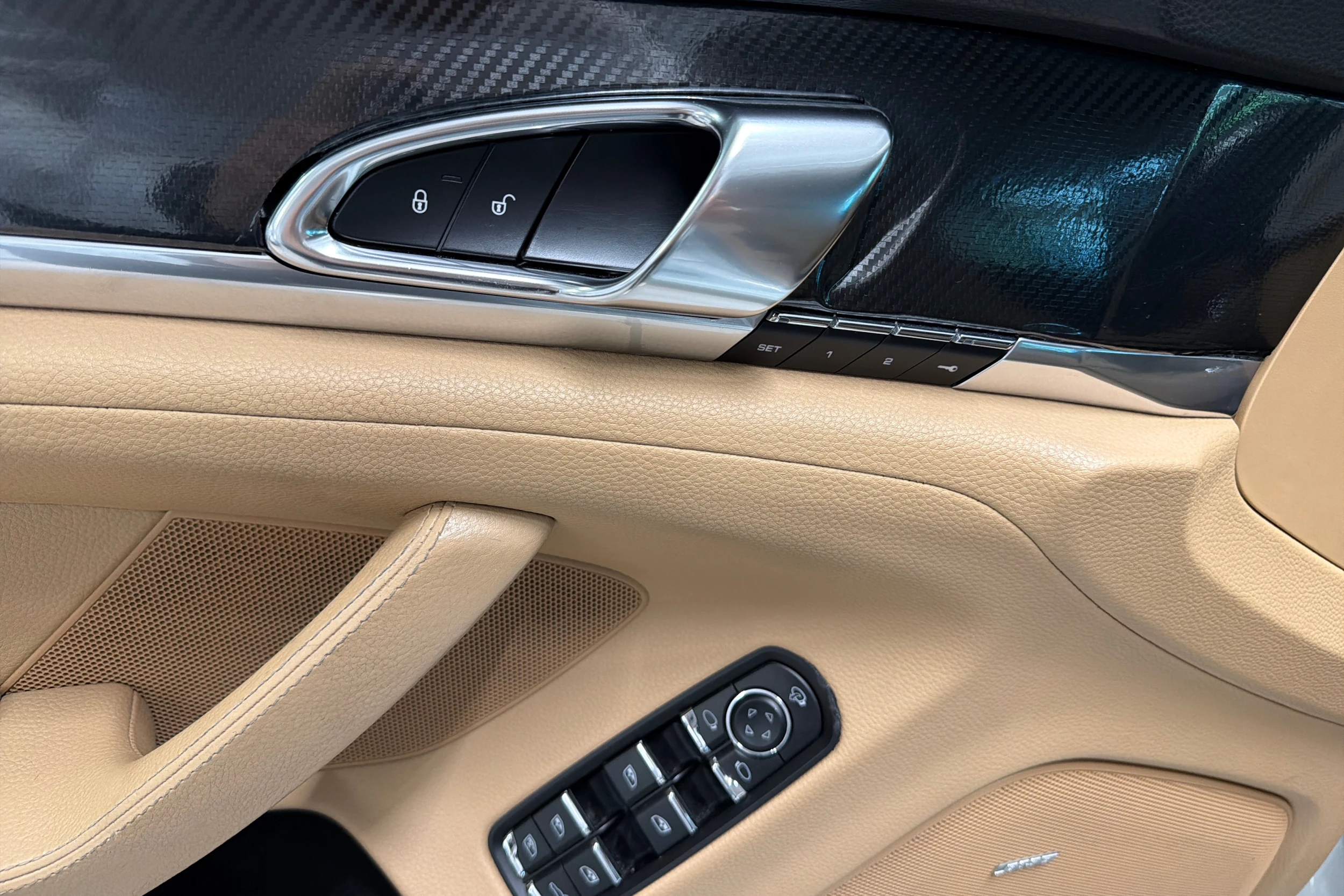 Valkoinen Porsche Panamera 2014 kuva 19.
