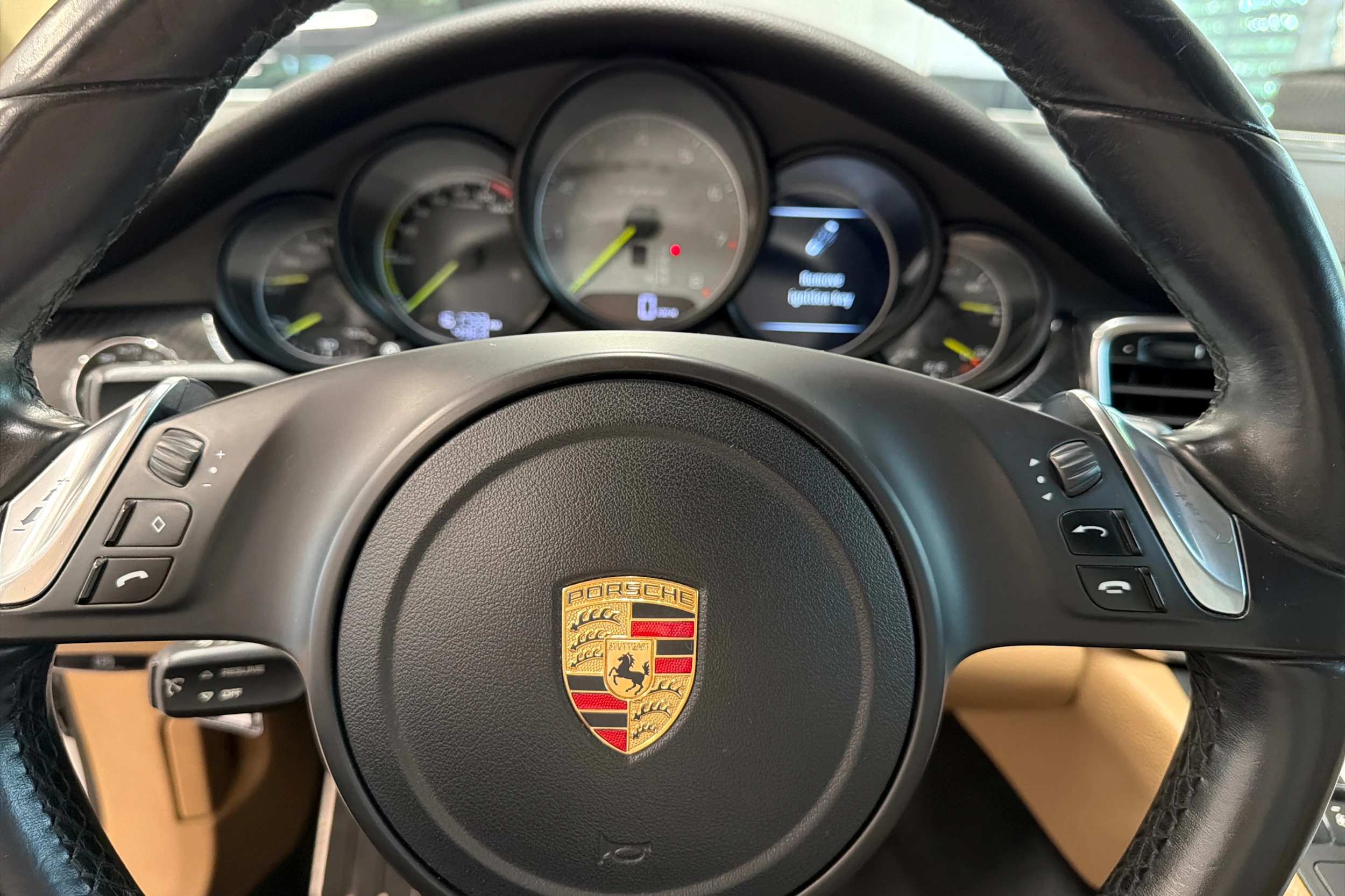 Valkoinen Porsche Panamera 2014 kuva 21.
