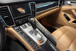 Valkoinen Porsche Panamera 2014 kuva 24.