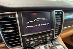 Valkoinen Porsche Panamera 2014 kuva 25.