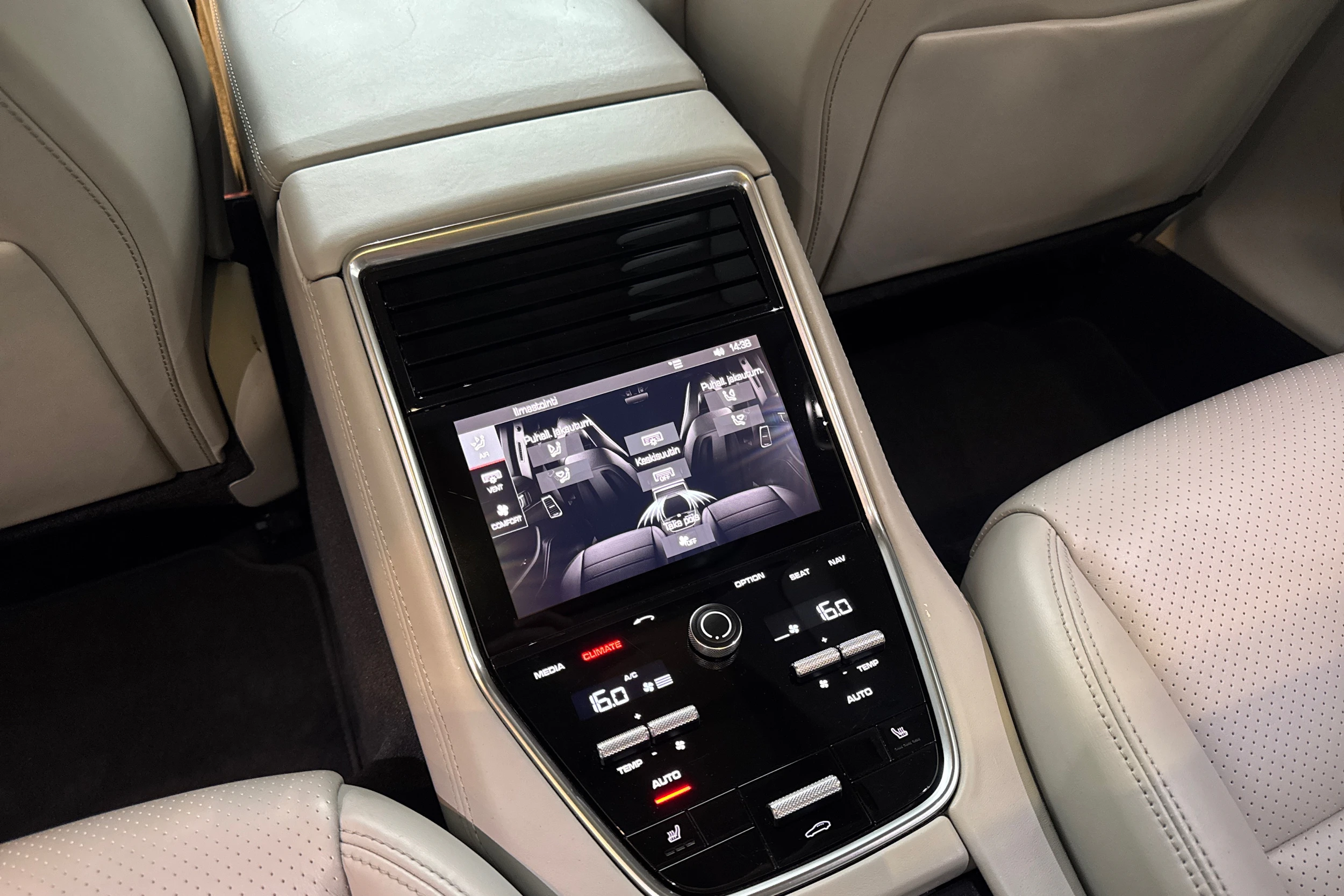 met. harmaa Porsche Panamera 2017 kuva 13.