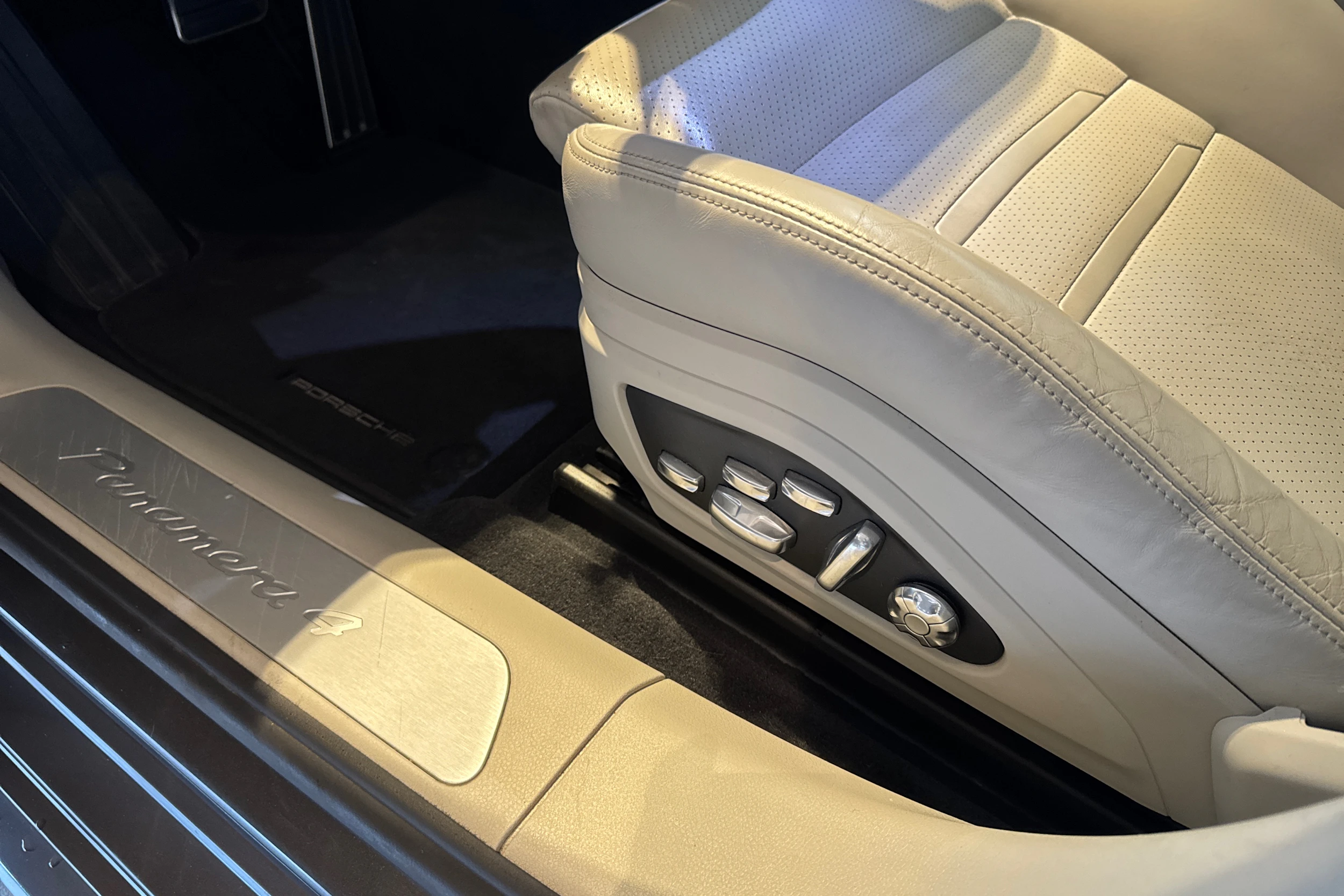 met. harmaa Porsche Panamera 2017 kuva 14.