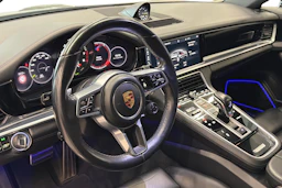 Musta Porsche Panamera 2017 kuva 7.