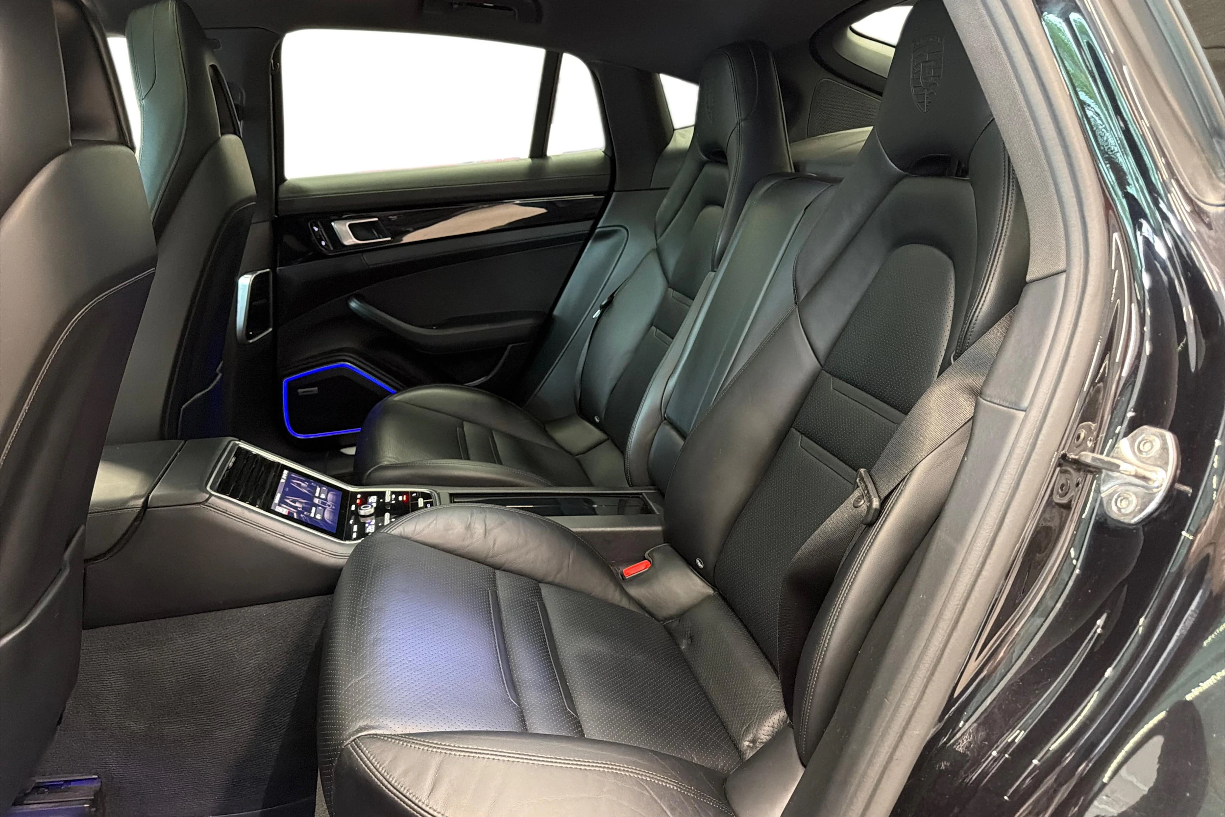 Musta Porsche Panamera 2017 kuva 8.