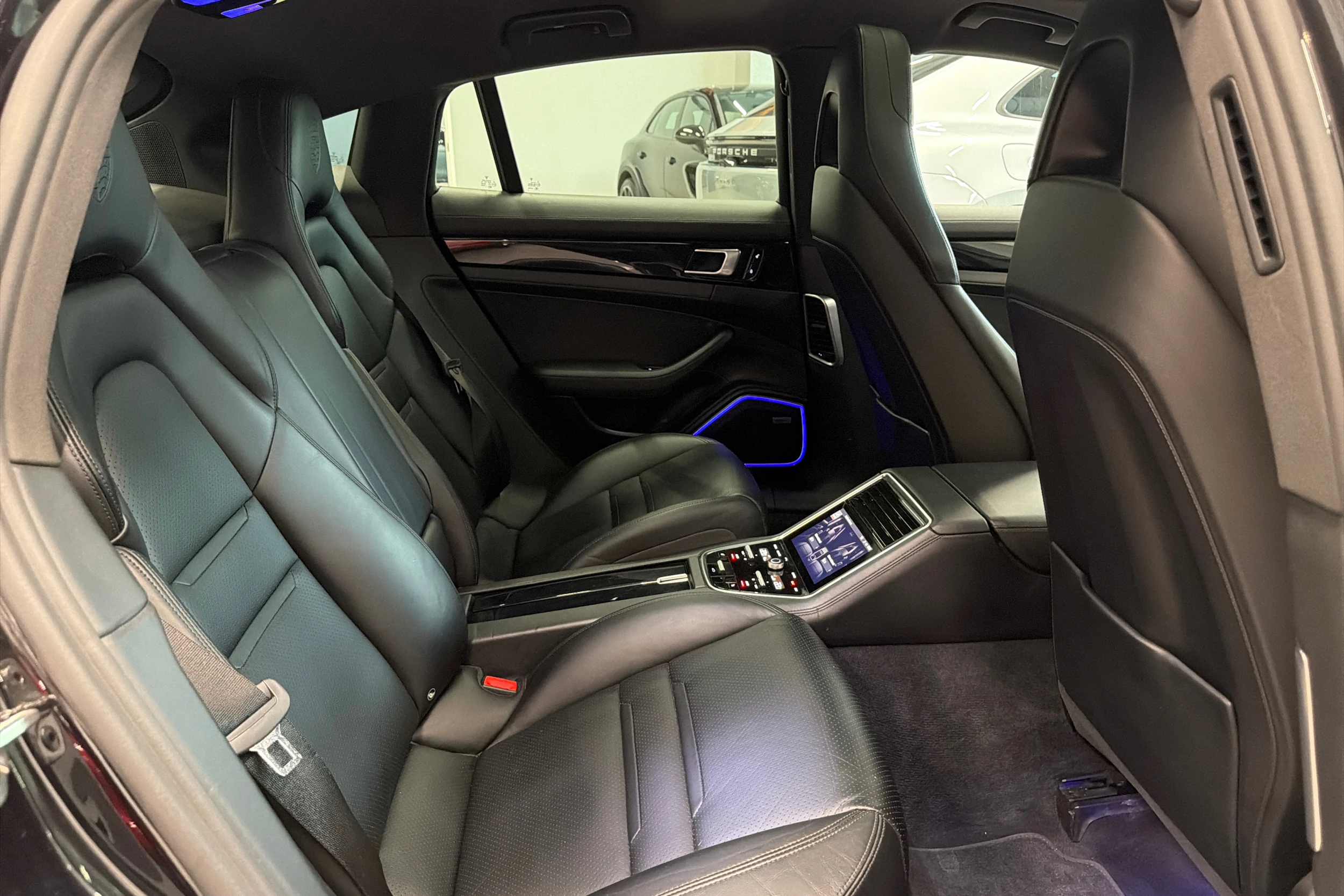 Musta Porsche Panamera 2017 kuva 13.
