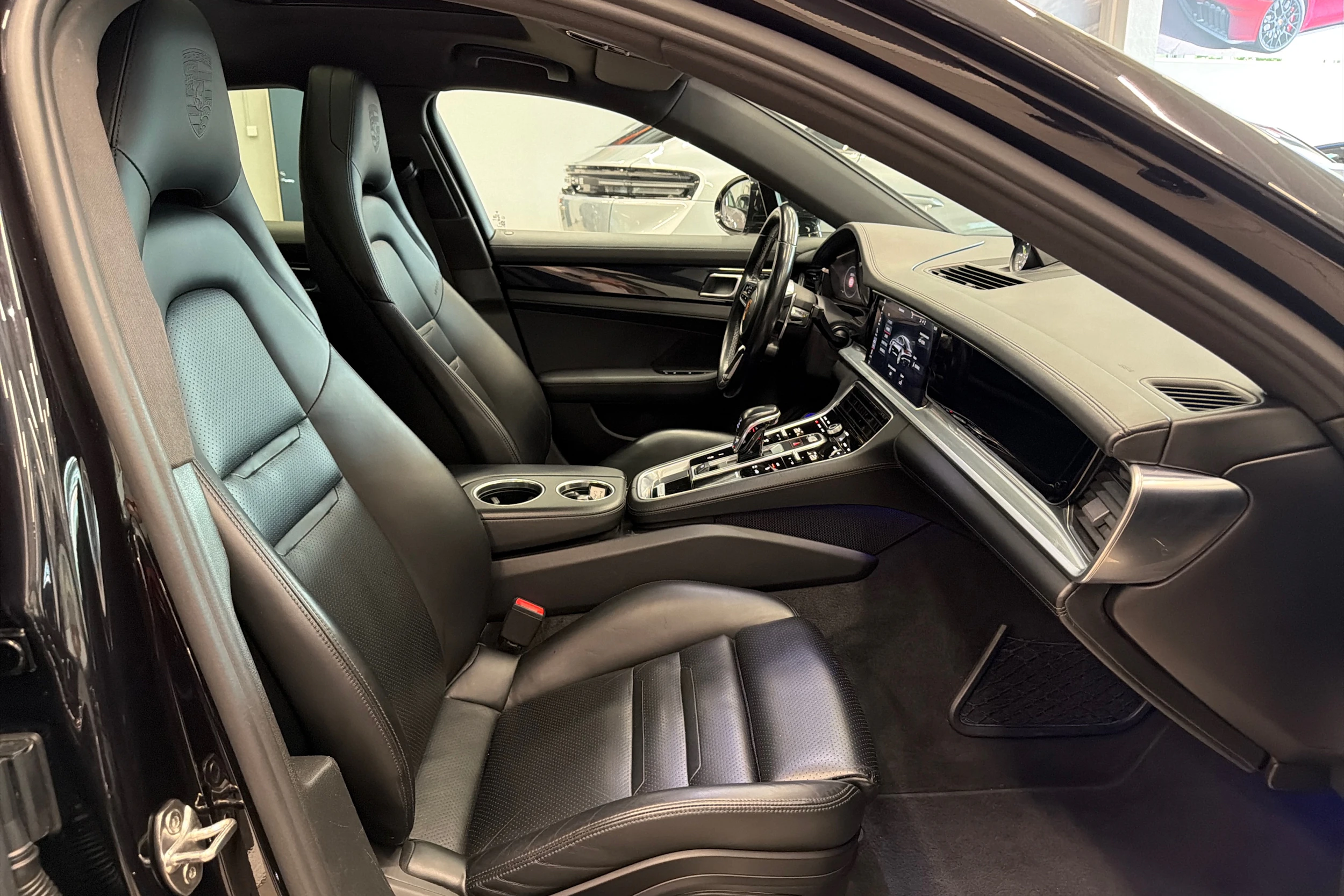 Musta Porsche Panamera 2017 kuva 14.