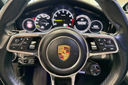 Musta Porsche Panamera 2017 kuva 16.