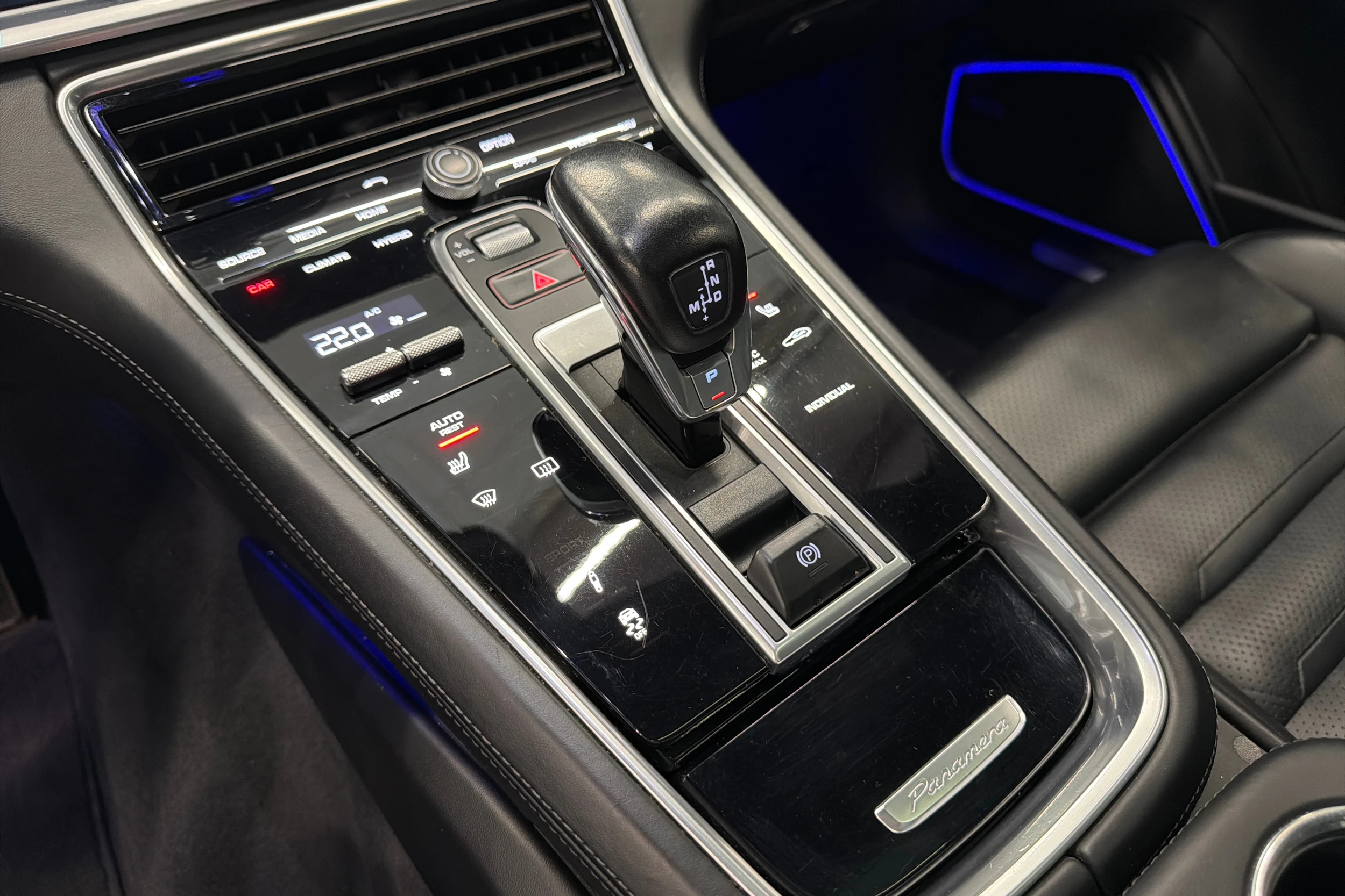 Musta Porsche Panamera 2017 kuva 18.
