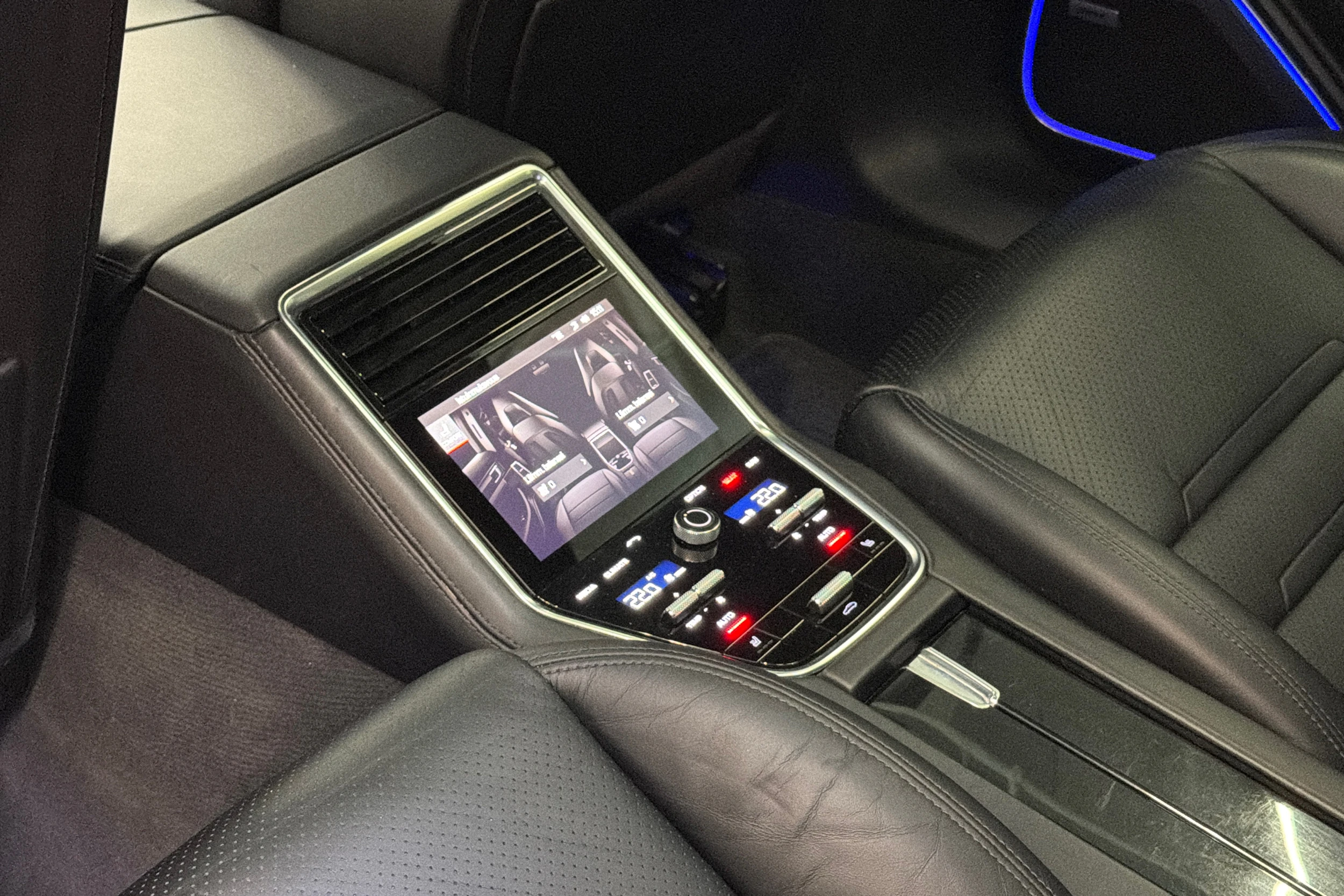 Musta Porsche Panamera 2017 kuva 24.