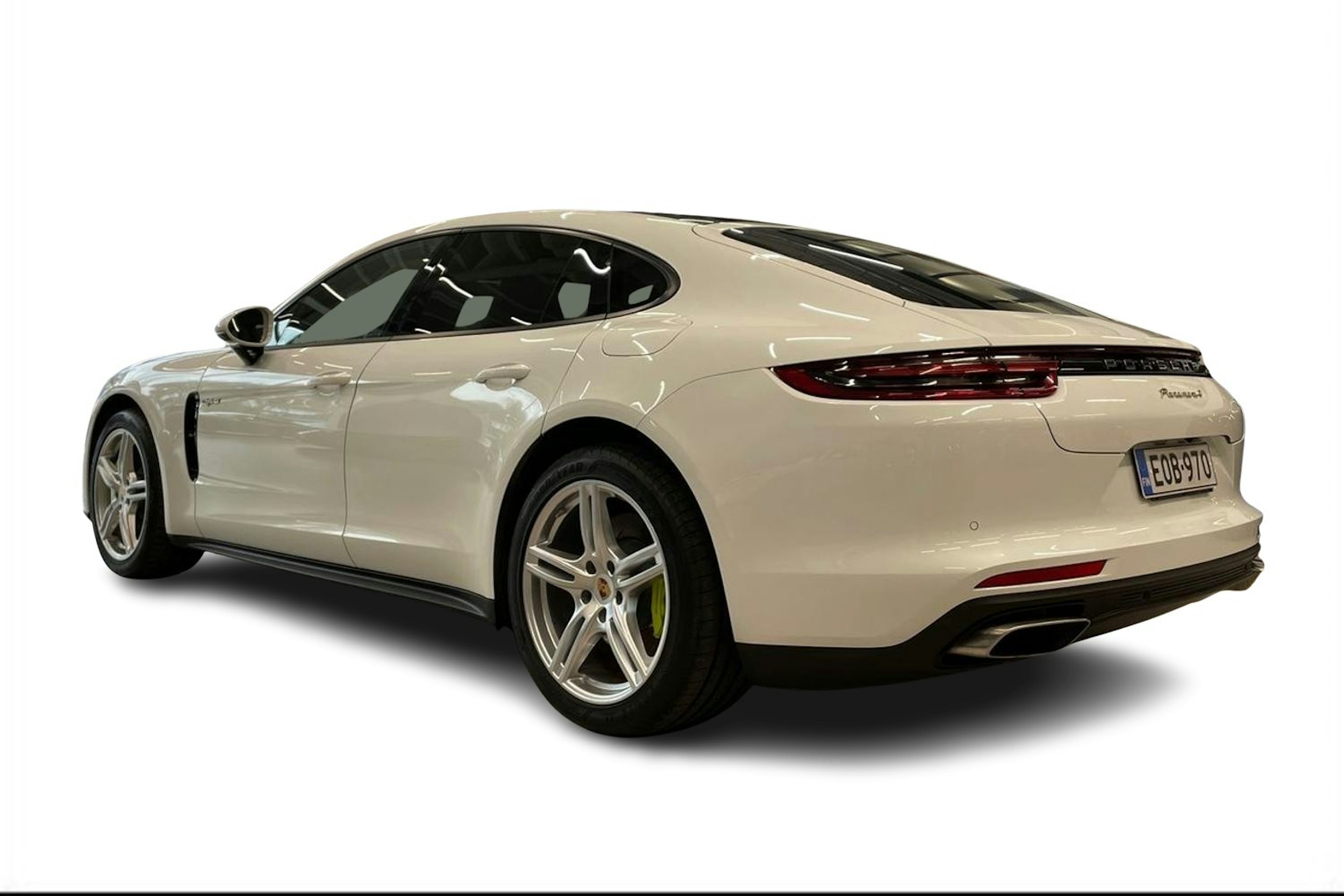 valkoinen Porsche Panamera 2017 kuva 2.