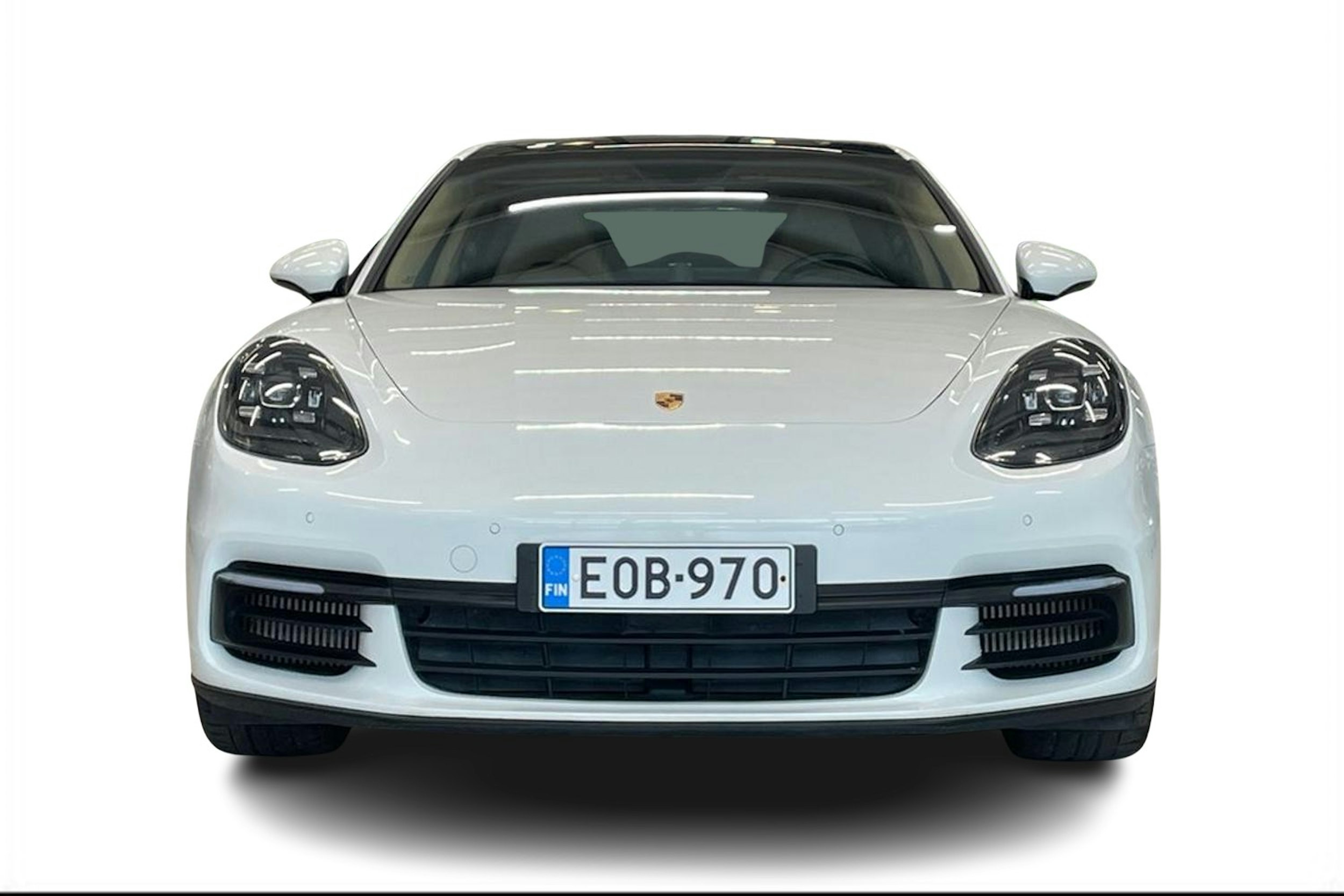 valkoinen Porsche Panamera 2017 kuva 4.