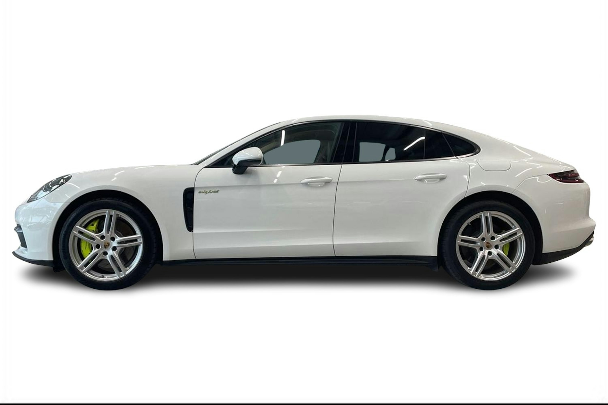 valkoinen Porsche Panamera 2017 kuva 5.