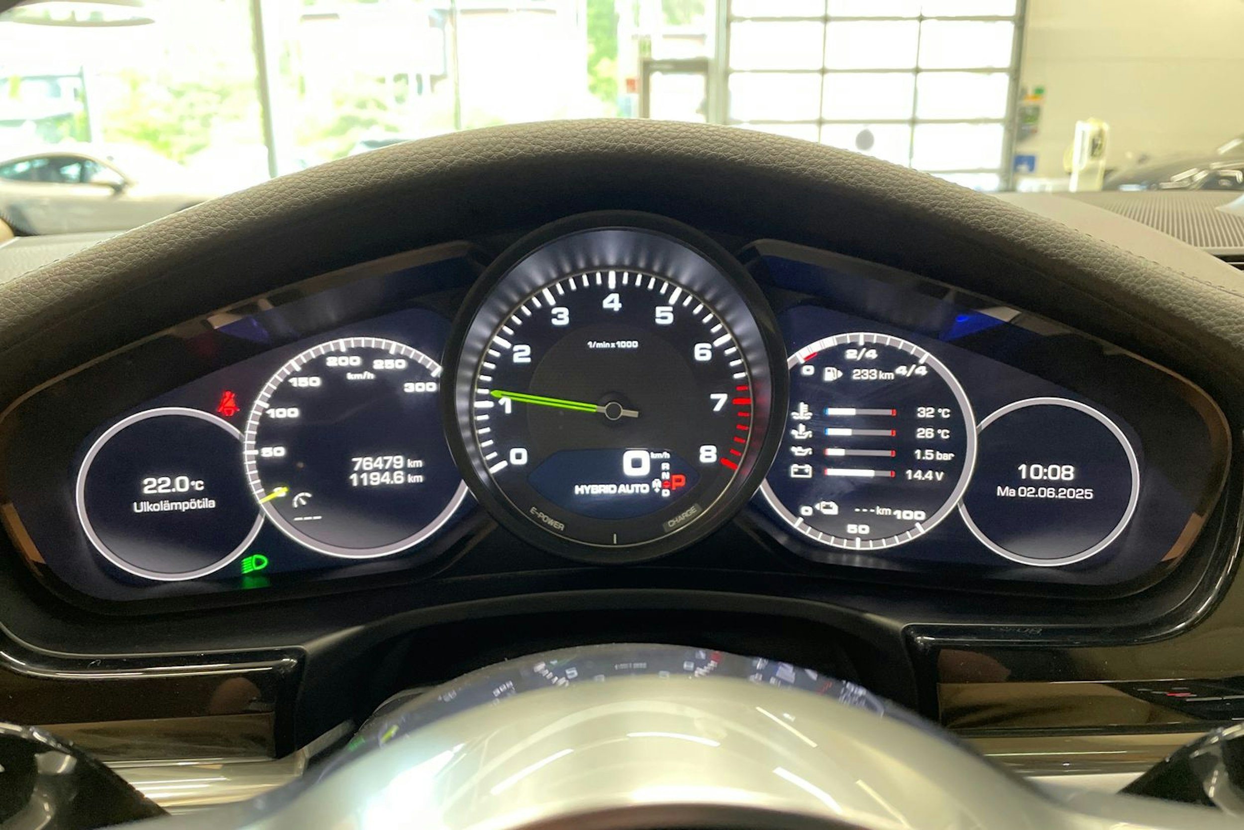 valkoinen Porsche Panamera 2017 kuva 11.