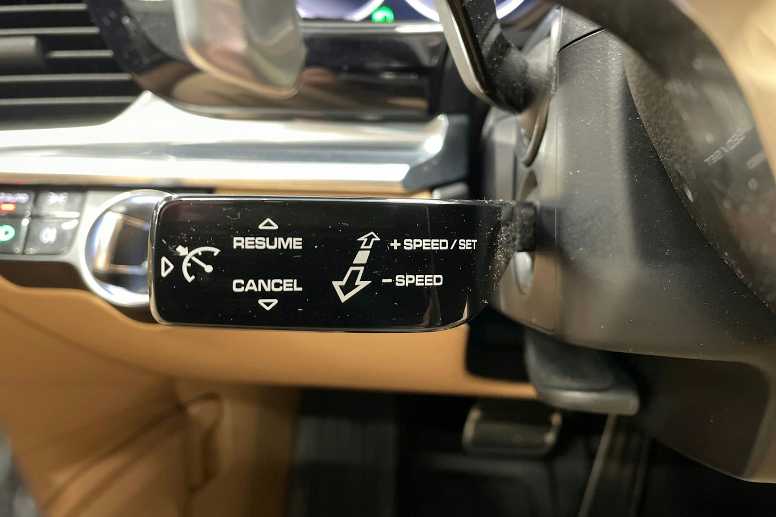 valkoinen Porsche Panamera 2017 kuva 16.