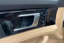 valkoinen Porsche Panamera 2017 kuva 20.