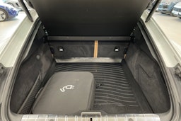 valkoinen Porsche Panamera 2017 kuva 21.